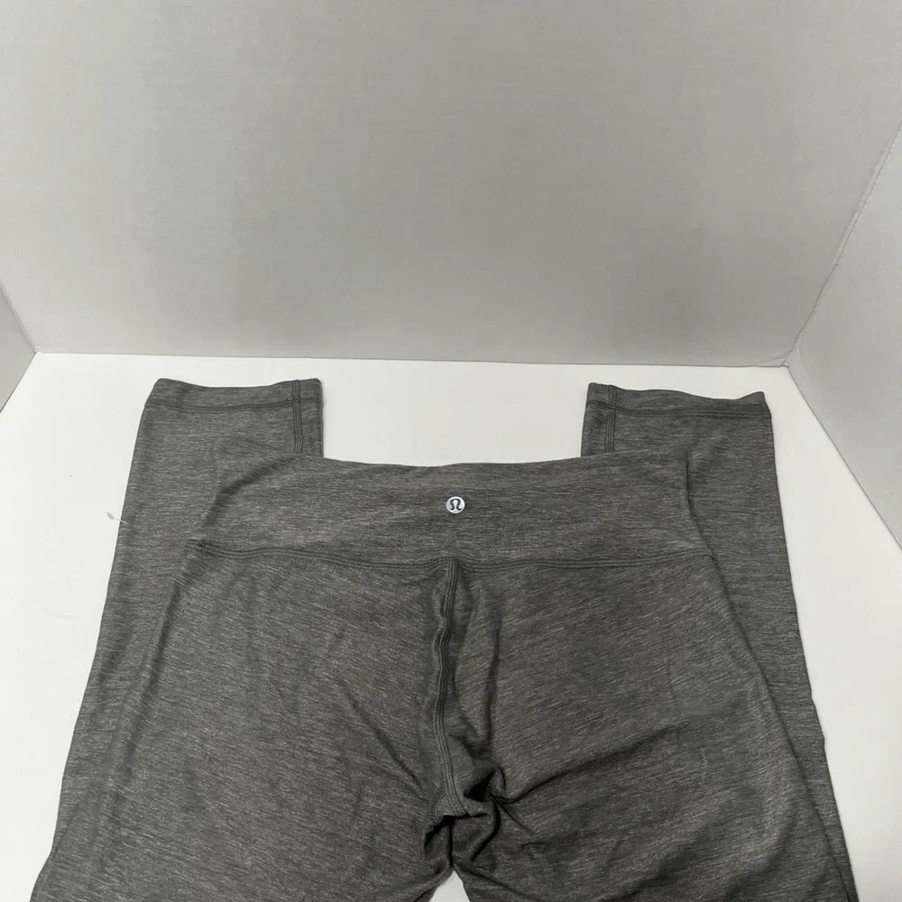 Lululemon Grey Size 6 Women’s Short Leggings, waist 28”, inseam 23”, length - Picture 13 of 14